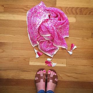 Tara Lipinski feet photo thumbnail