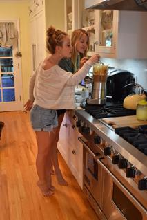 Tara Lipinski feet photo thumbnail