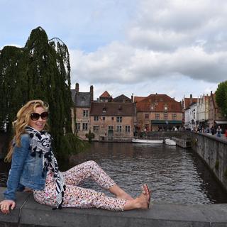 Tara Lipinski feet photo thumbnail