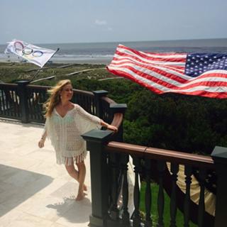 Tara Lipinski feet photo thumbnail