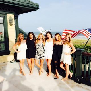 Tara Lipinski feet photo thumbnail