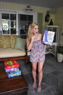 Tara Lipinski feet photo thumbnail