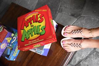Tara Lipinski feet photo thumbnail