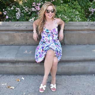 Tara Lipinski feet photo thumbnail