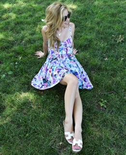 Tara Lipinski feet photo thumbnail