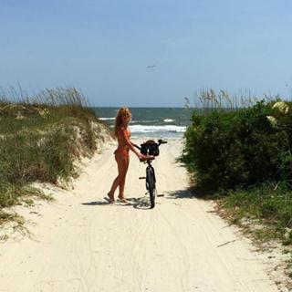 Tara Lipinski feet photo thumbnail