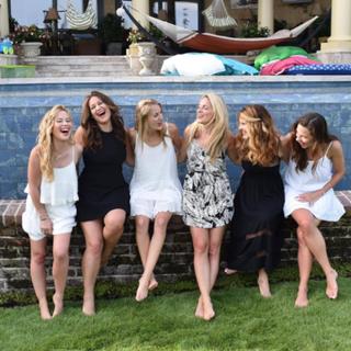Tara Lipinski feet photo thumbnail