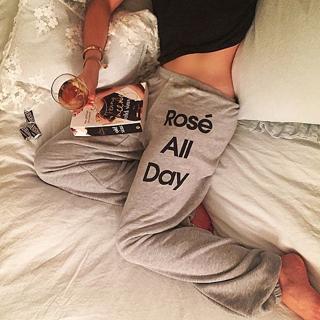 Tara Lipinski feet photo thumbnail