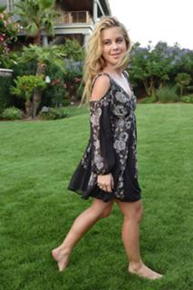 Tara Lipinski feet photo thumbnail