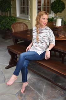 Tara Lipinski feet photo thumbnail