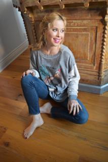 Tara Lipinski feet photo thumbnail