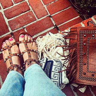 Tara Lipinski feet photo thumbnail