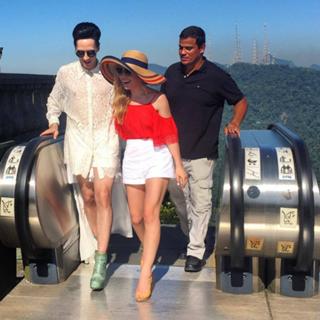 Tara Lipinski feet photo thumbnail