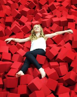 Tara Lipinski feet photo thumbnail