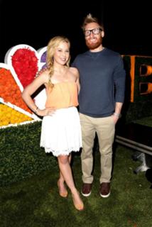 Tara Lipinski feet photo thumbnail