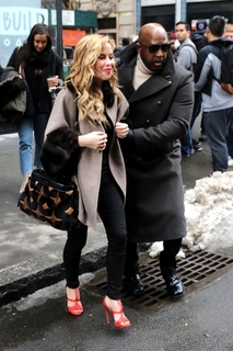 Tara Lipinski feet photo thumbnail