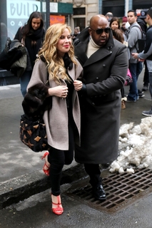 Tara Lipinski feet photo thumbnail