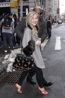 Tara Lipinski feet photo thumbnail