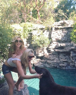 Tara Lipinski feet photo thumbnail