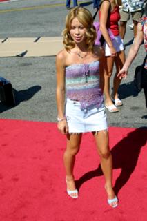 Tara Lipinski feet photo thumbnail
