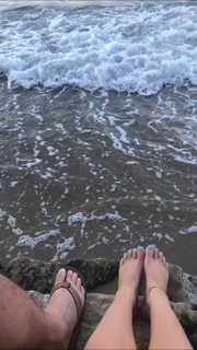 Tara Lipinski feet photo thumbnail