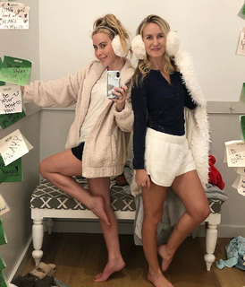 Tara Lipinski feet photo thumbnail