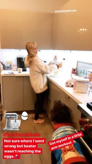 Tara Lipinski feet photo thumbnail