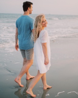 Tara Lipinski feet photo thumbnail