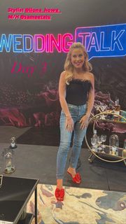 Tara Lipinski feet photo thumbnail