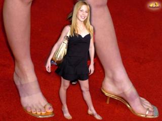 Tara Lipinski feet photo thumbnail