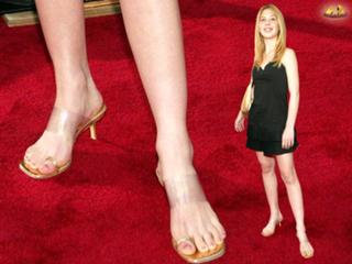 Tara Lipinski feet photo thumbnail