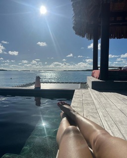 Tara Lipinski feet photo thumbnail