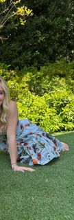 Tara Lipinski feet photo thumbnail