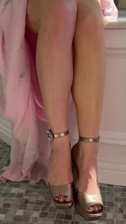 Tara Lipinski feet photo 9