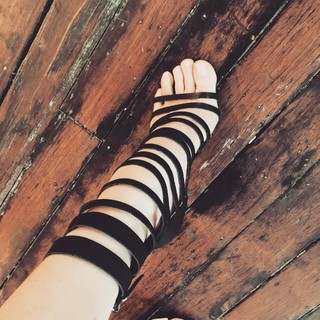 Tara Moss feet photo 14