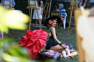 Tara Moss feet photo 9