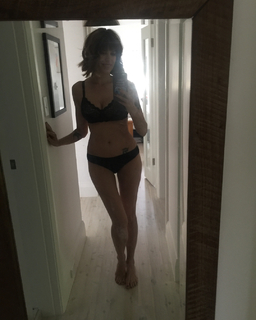 Tara Moss feet photo 3