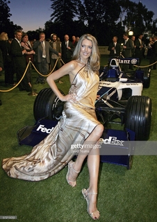 Tara Moss feet photo 10