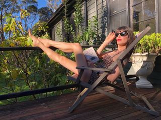 Tara Moss feet photo 1