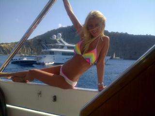 Tara Reid feet photo thumbnail