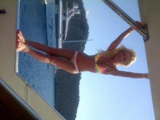 Tara Reid feet photo thumbnail