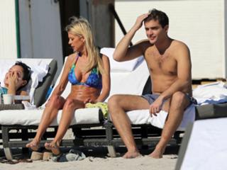 Tara Reid feet photo thumbnail
