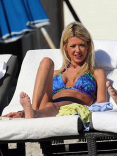 Tara Reid feet photo thumbnail