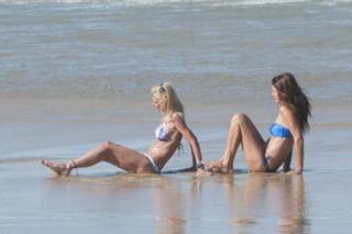 Tara Reid feet photo thumbnail
