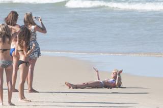 Tara Reid feet photo thumbnail