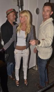 Tara Reid feet photo thumbnail