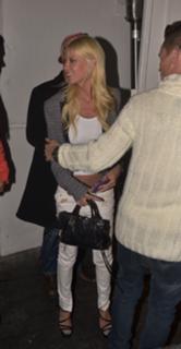 Tara Reid feet photo thumbnail
