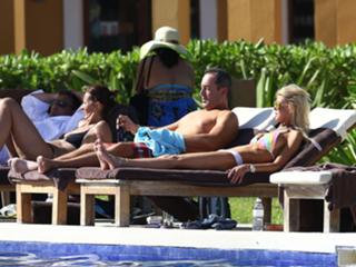 Tara Reid feet photo thumbnail