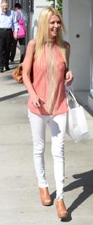Tara Reid feet photo thumbnail