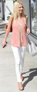 Tara Reid feet photo thumbnail